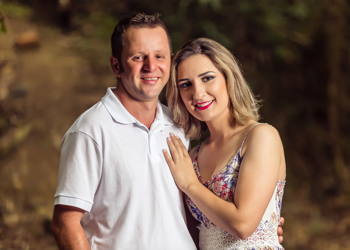 Retrato do Casal. Pre-wedding Thais e Maicon, Presidente Nereu, Vidal Ramos. Fotografia de Eduardo Pasqualini, fotógrafo de casamentos e ensaios em Rio do Sul, Santa Catarina.