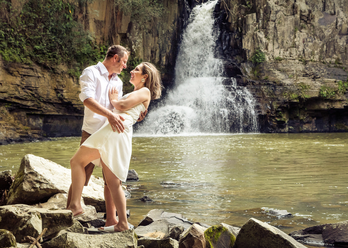 Pegada. Pre-wedding Thais e Maicon, Presidente Nereu, Vidal Ramos. Fotografia de Eduardo Pasqualini, fotógrafo de casamentos e ensaios em Rio do Sul, Santa Catarina.