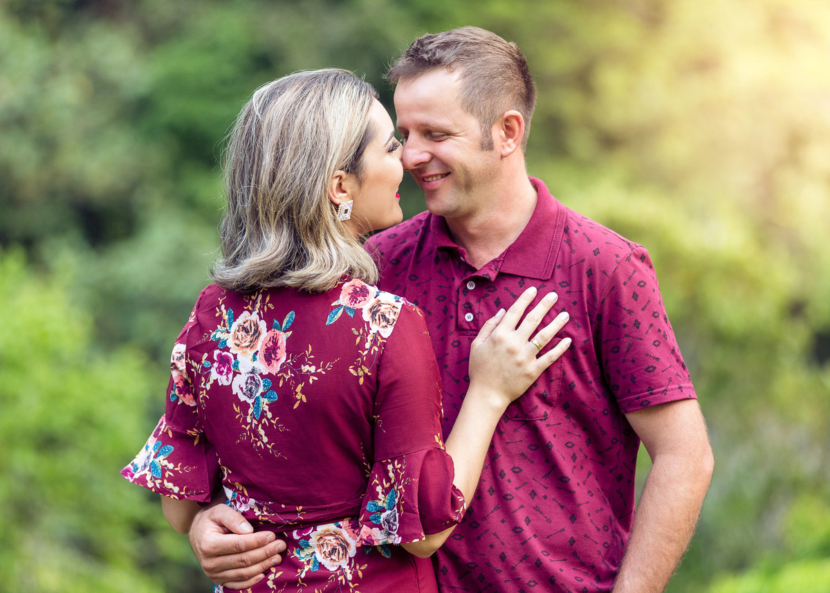 Ternura. Pre-wedding Thais e Maicon, Presidente Nereu, Vidal Ramos. Fotografia de Eduardo Pasqualini, fotógrafo de casamentos e ensaios em Rio do Sul, Santa Catarina.