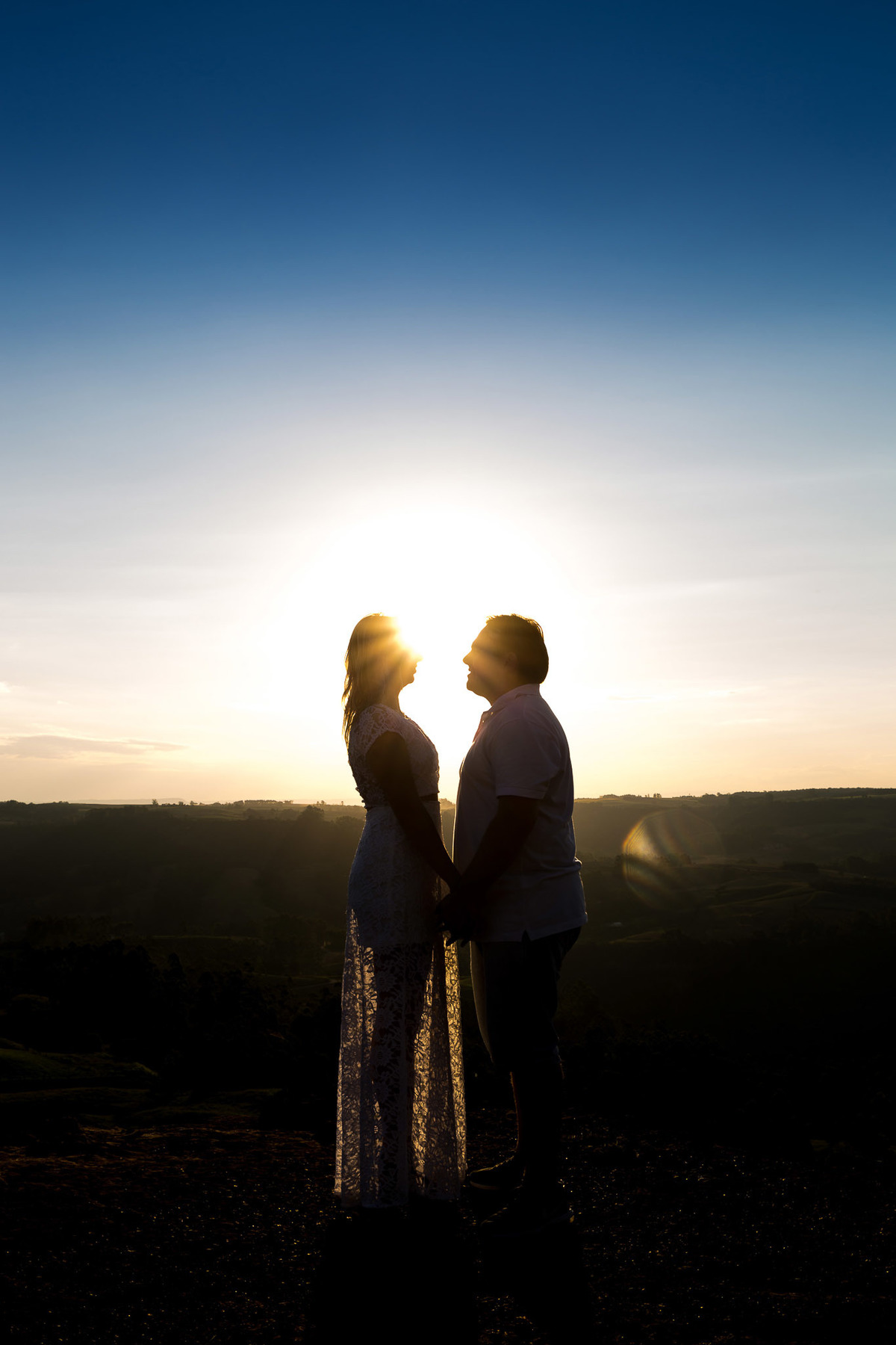 Raios de sol. Pré-wedding Lidiane e Bruno. Vidal Ramos, SC. Fotografia de Eduardo Pasqualini, fotógrafo de casamentos e ensaios em Rio do Sul, Santa Catarina.