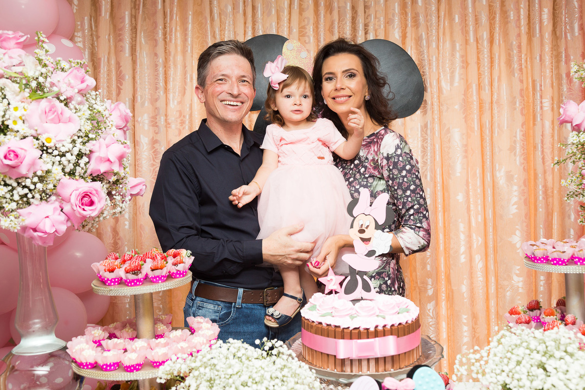 Papais. Aniversário infantil, 2 aninhos, Mikey, Minie, Disney. Fotografia de Eduardo Pasqualini, fotógrafo de família e retratos em Rio do Sul, Santa Catarina.