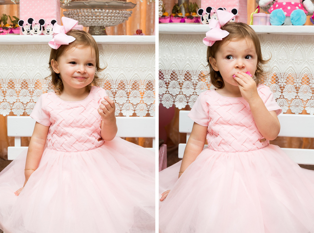 Comendo docinhos. Aniversário infantil, 2 aninhos, Mikey, Minie, Disney. Fotografia de Eduardo Pasqualini, fotógrafo de família e retratos em Rio do Sul, Santa Catarina.