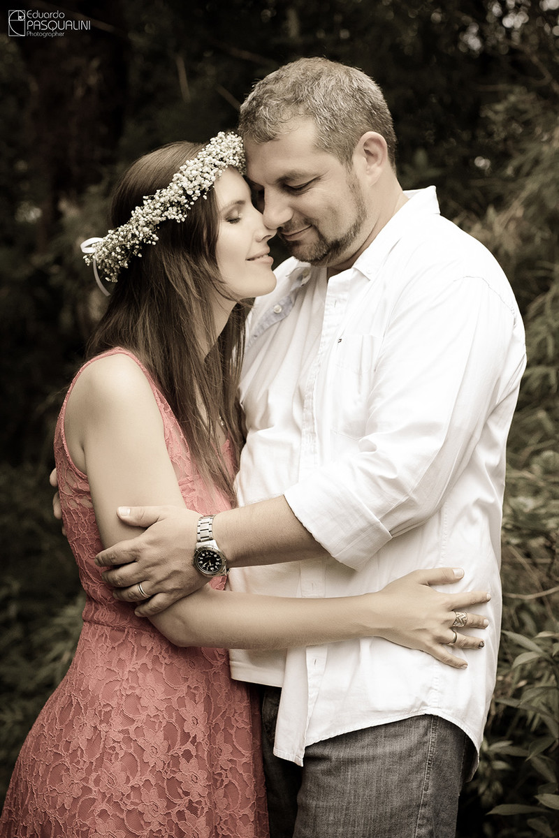 Momento super romântico da Andrea e Evandro. Fotografia de Eduardo Pasqualini, fotógrafo de casamentos e ensaios em Rio do Sul, Santa Catarina.