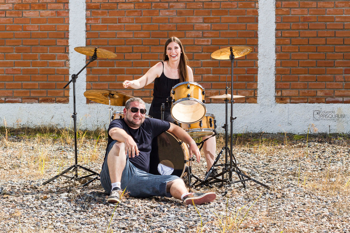 Casal musical. Fotografia de Eduardo Pasqualini, fotógrafo de casamentos e ensaios em Rio do Sul, Santa Catarina.
