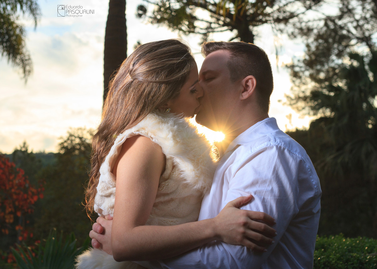 Beijokas amorosas. Fotografia de Eduardo Pasqualini, fotógrafo de casamentos e ensaios em Rio do Sul, Santa Catarina.