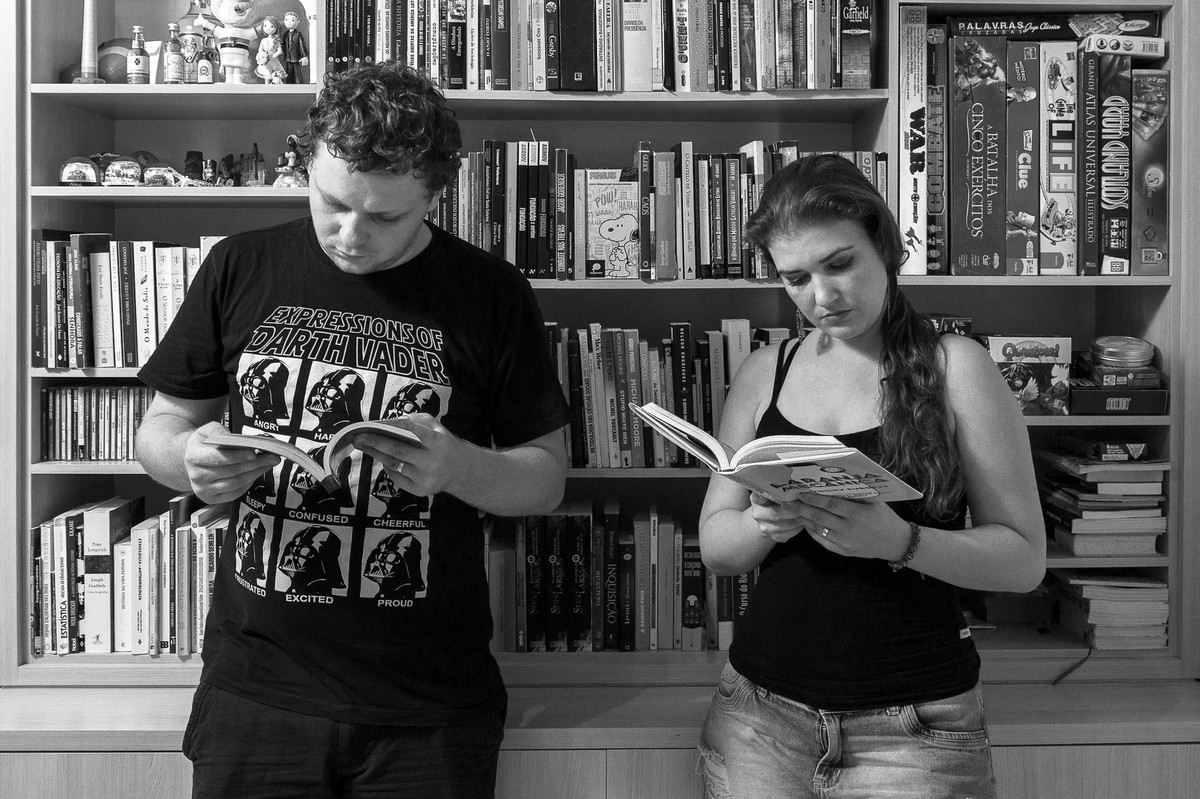Literatura no casamento. Fotografia de Eduardo Pasqualini Fotógrafo profissional de ensaio e casamento em Rio do Sul, Santa Catarina, Brasil.