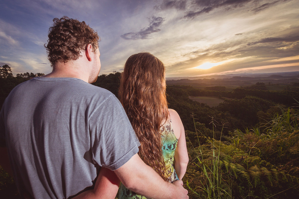 Adorar a paisagem com você é tudo de bom. Fotografia de Eduardo Pasqualini Fotógrafo profissional de ensaio e casamento em Rio do Sul, Santa Catarina, Brasil.