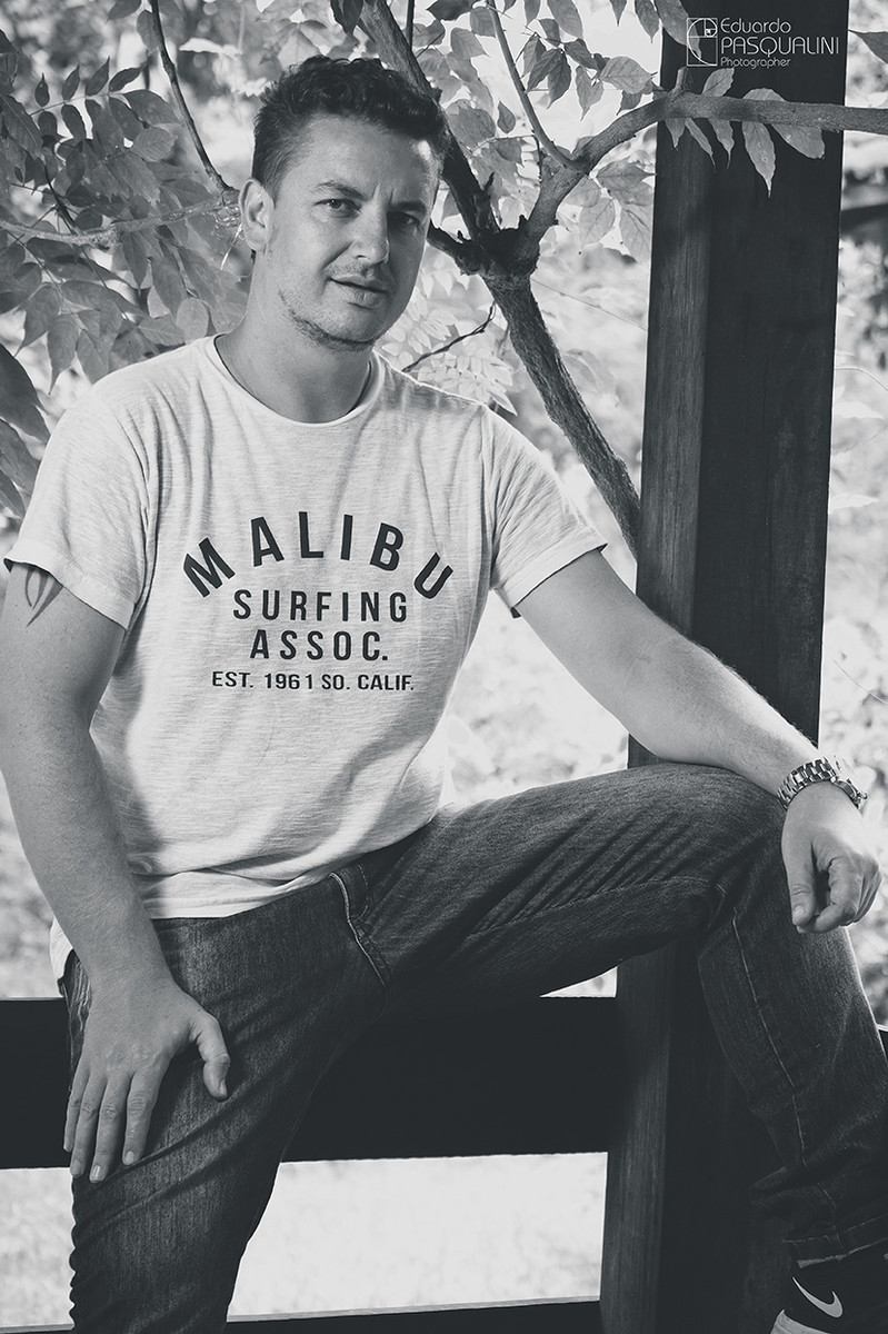 Retrato de homem. Foto de Eduardo Pasqualini, fotógrafo de casamentos e ensaios em Rio do Sul, Santa Catarina.