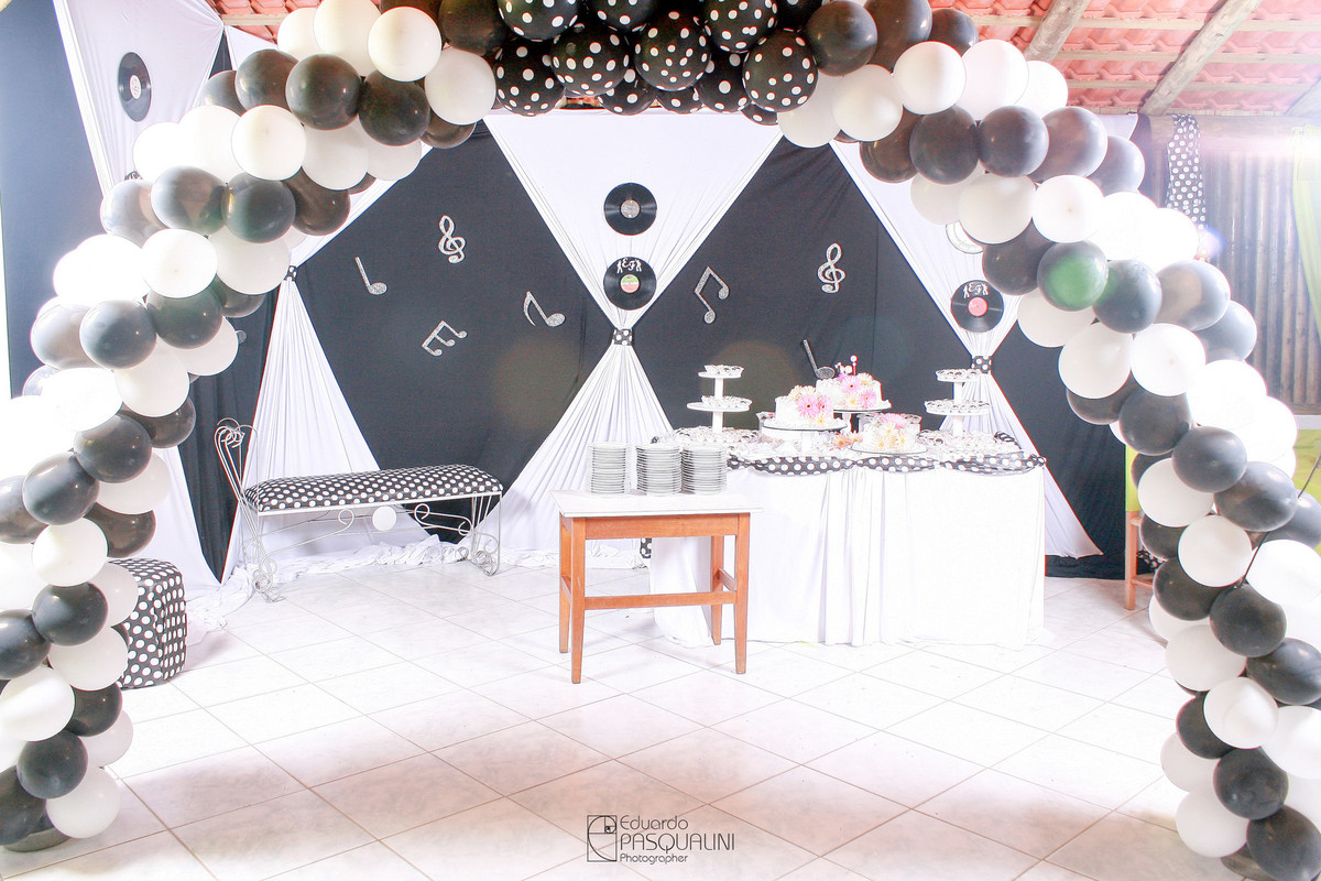 Decoração do salão de festas do casamento de Fernando e Ester. Fotografia de Eduardo Pasqualini, fotógrafo de casamentos e ensaios em Rio do Sul, Santa Catarina.