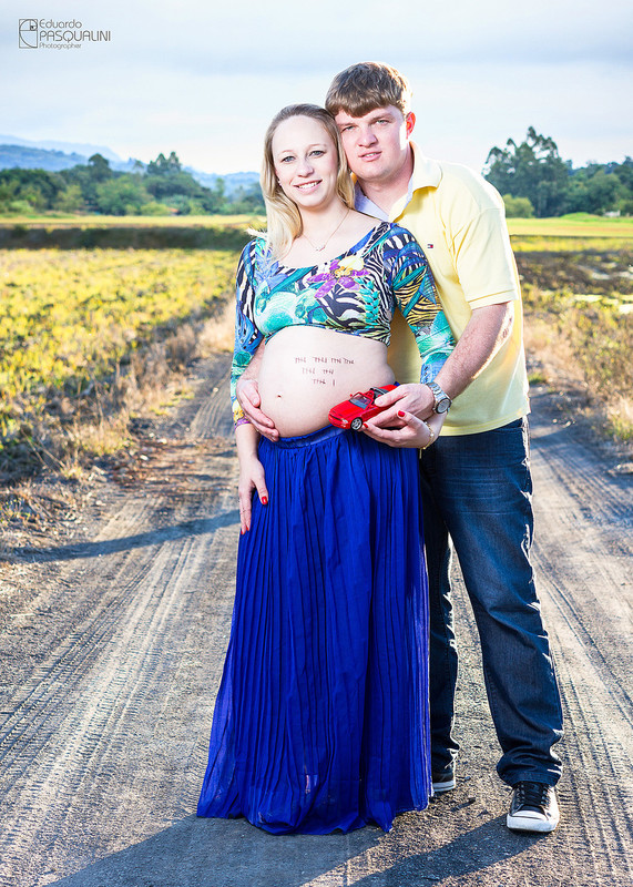 Contando as semana para Théo vir ao mundo. Ensaio de Gestante. Fotografia de Eduardo Pasqualini, fotógrafo de casamentos e ensaios em Rio do Sul, Santa Catarina.