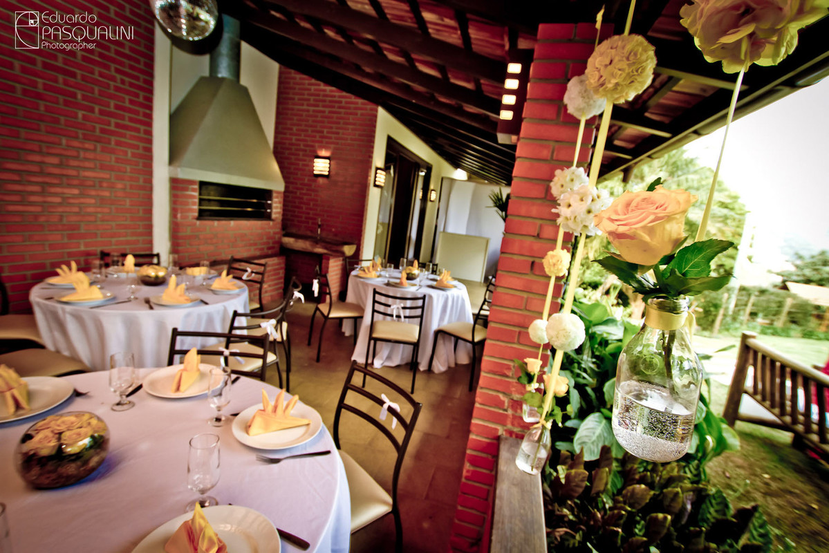 Mesas de jantar e festa de casamento. Fotografia de Eduardo Pasqualini, fotógrafo de casamentos e ensaios em Rio do Sul, Santa Catarina. Villa Viver.