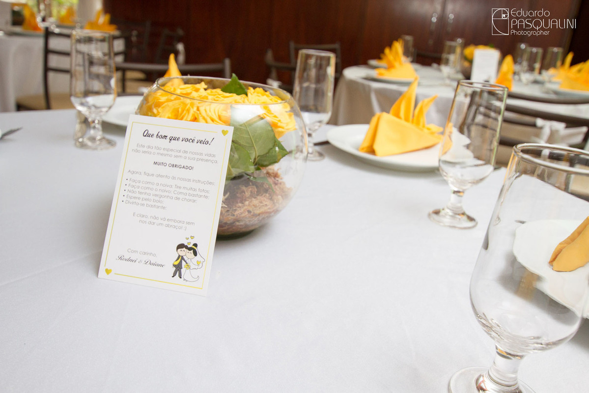 Recado dos noivos para os convidados na decoração. Fotografia de Eduardo Pasqualini, fotógrafo de casamentos e ensaios em Rio do Sul, Santa Catarina. Villa Viver.