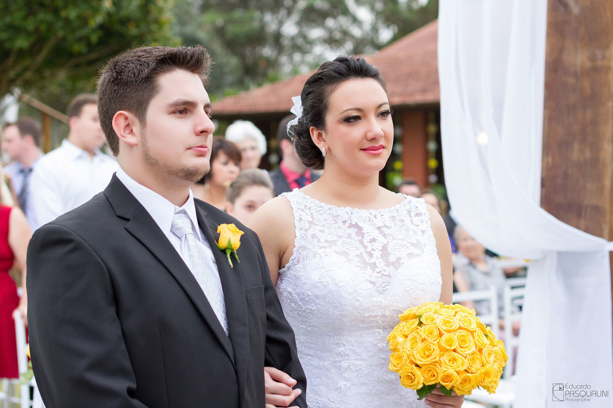 Casamento ao ar livre de Rodnei e Daiane. Fotografia de Eduardo Pasqualini, fotógrafo de casamentos e ensaios em Rio do Sul, Santa Catarina. Villa Viver.