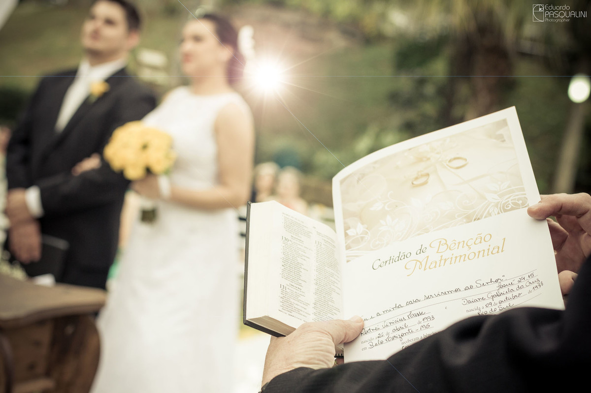 Certificado de casamento de Rodnei e Daiane. Fotografia de Eduardo Pasqualini, fotógrafo de casamentos e ensaios em Rio do Sul, Santa Catarina. Villa Viver.