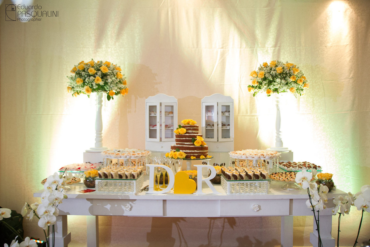 Mesa de doces de casamento. Fotografia de Eduardo Pasqualini, fotógrafo de casamentos e ensaios em Rio do Sul, Santa Catarina. Villa Viver.
