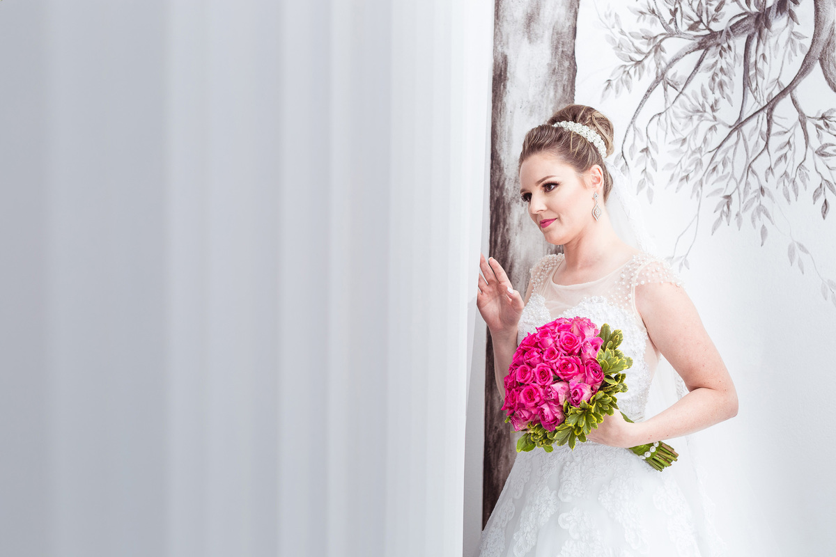 Noiva. Casamento Maiara e Alessandro. Presidente Nereu, SC. Fotografia de Eduardo Pasqualini, fotógrafo de casamentos e ensaios em Rio do Sul, Santa Catarina.