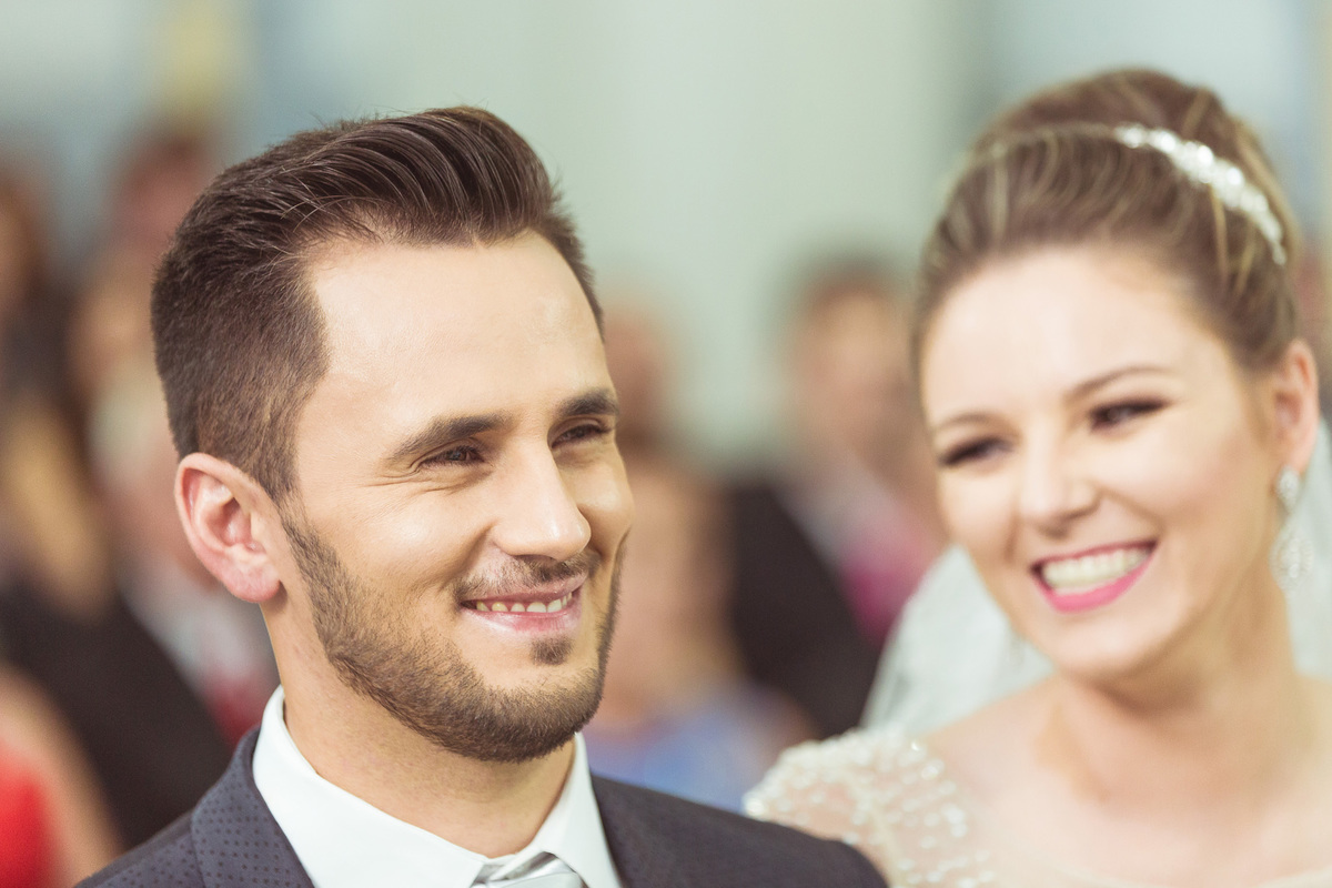 Sorrisos do noivo. Casamento Maiara e Alessandro. Presidente Nereu, SC. Fotografia de Eduardo Pasqualini, fotógrafo de casamentos e ensaios em Rio do Sul, Santa Catarina.