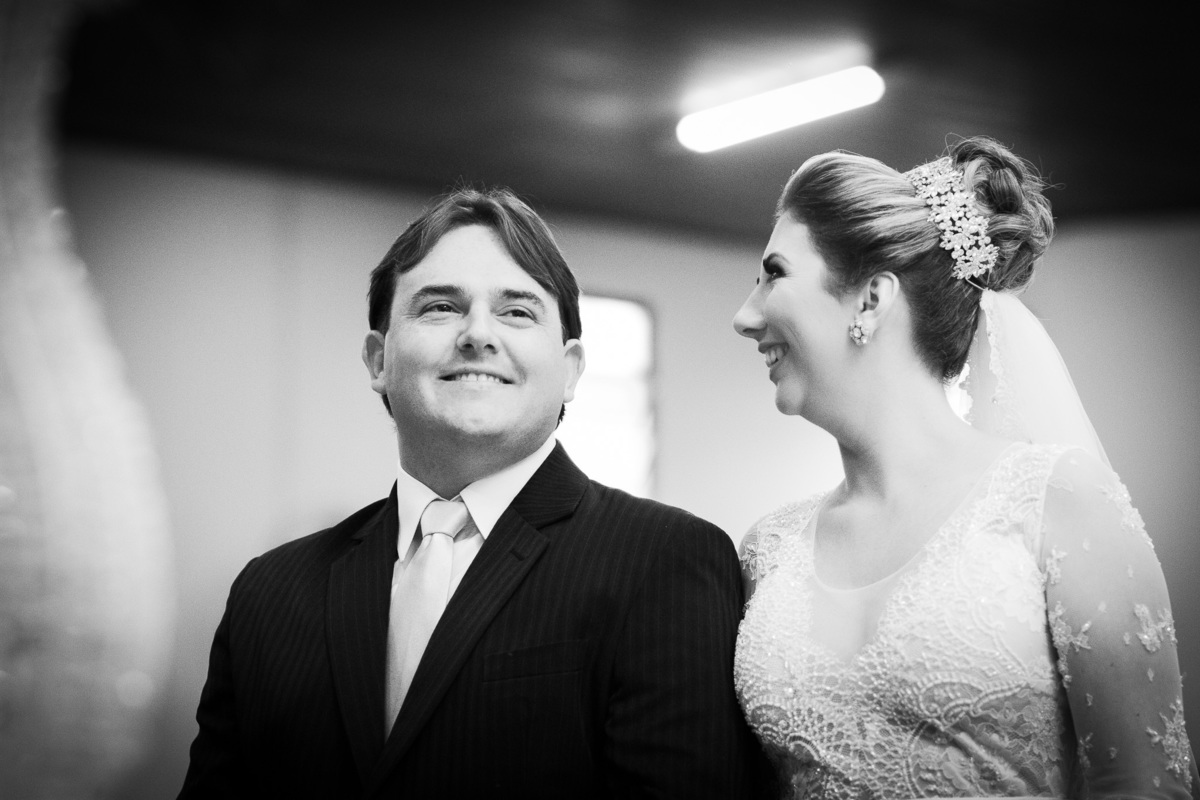 Sorrisos no casamento. Casamento Lidiane e Bruno, Vidal Ramos, SC, Clube Fluminense. Fotografia de Eduardo Pasqualini, fotógrafo de casamentos e ensaios em Rio do Sul, Santa Catarina.