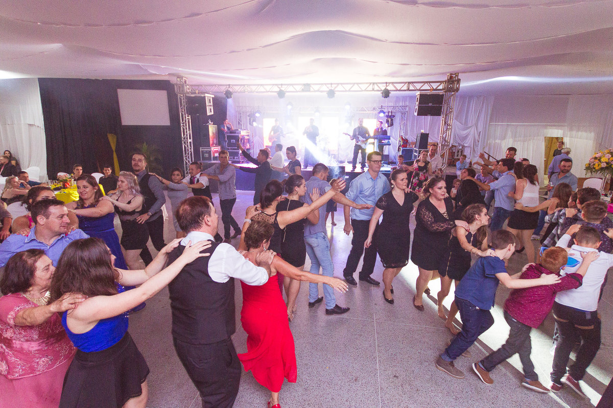 Trenzinho também pode. Casamento em Presidente Nereu. Thais e Maicon. Fotografia de Eduardo Pasqualini, fotógrafo de casamentos e ensaios em Rio do Sul, Santa Catarina.