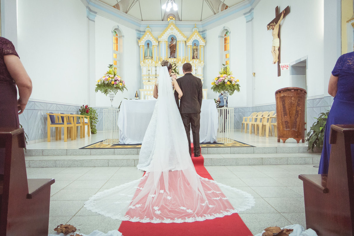 Véu da noiva. Casamento em Presidente Nereu. Thais e Maicon. Fotografia de Eduardo Pasqualini, fotógrafo de casamentos e ensaios em Rio do Sul, Santa Catarina.