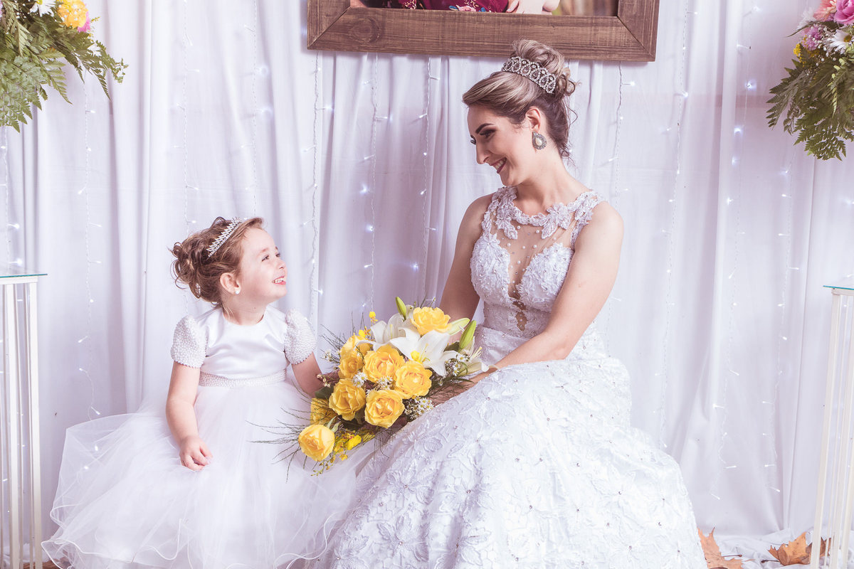 Filha e noiva. Casamento em Presidente Nereu. Thais e Maicon. Fotografia de Eduardo Pasqualini, fotógrafo de casamentos e ensaios em Rio do Sul, Santa Catarina.