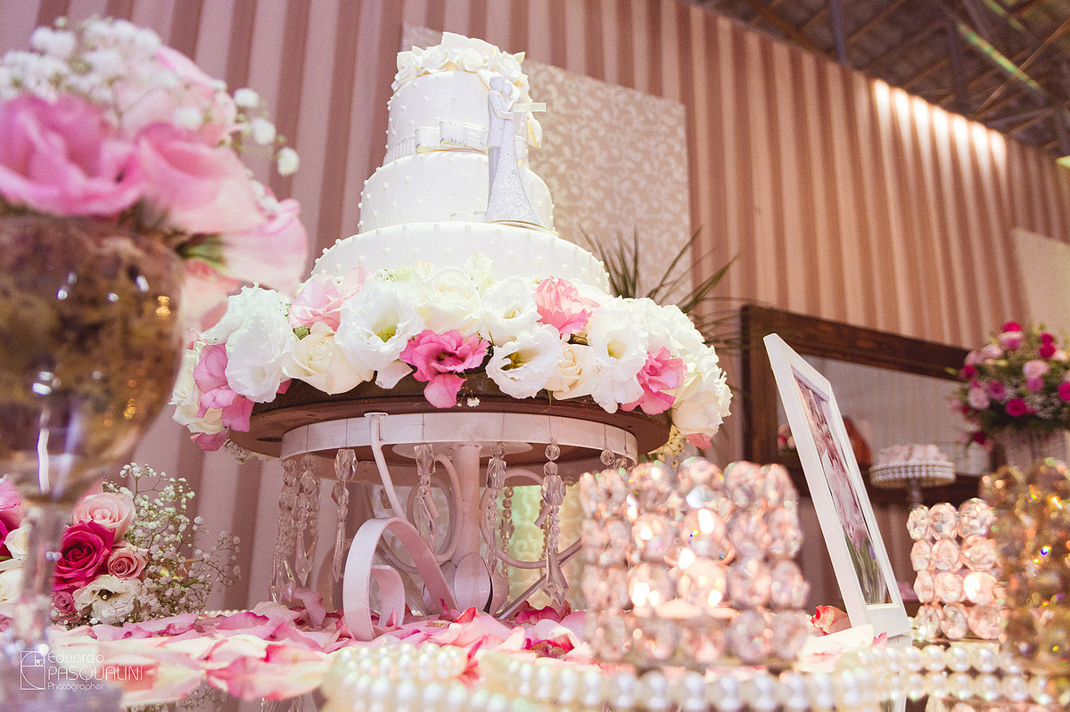 Bolo do casamento de Cleber e Tamires. Fotografia de Eduardo Pasqualini, fotógrafo de casamentos e ensaios em Rio do Sul, Santa Catarina.