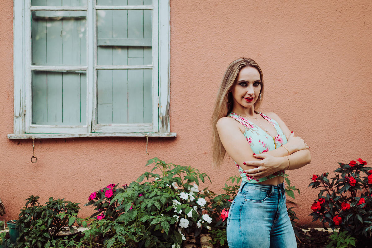 Ela pode. Ensaio Fotográfico Feminino Externo. Fotografia de Eduardo Pasqualini, fotógrafo de casamentos e ensaios em Rio do Sul, Santa Catarina.