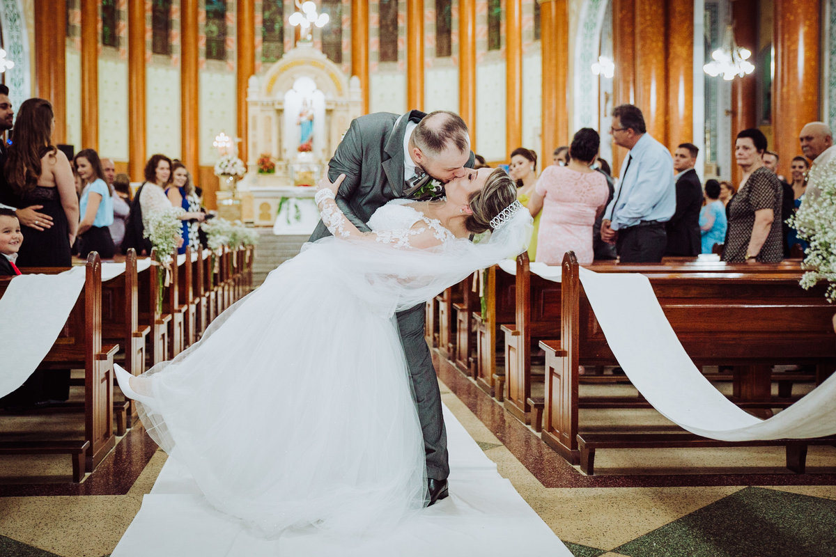 Beijoka. Casamento Tânia e Jorge. Casa Madrid Eventos, Igreja Matriz Catedral São João Batista. Fotografia de Eduardo Pasqualini, fotógrafo de casamentos e ensaios em Rio do Sul, Santa Catarina.