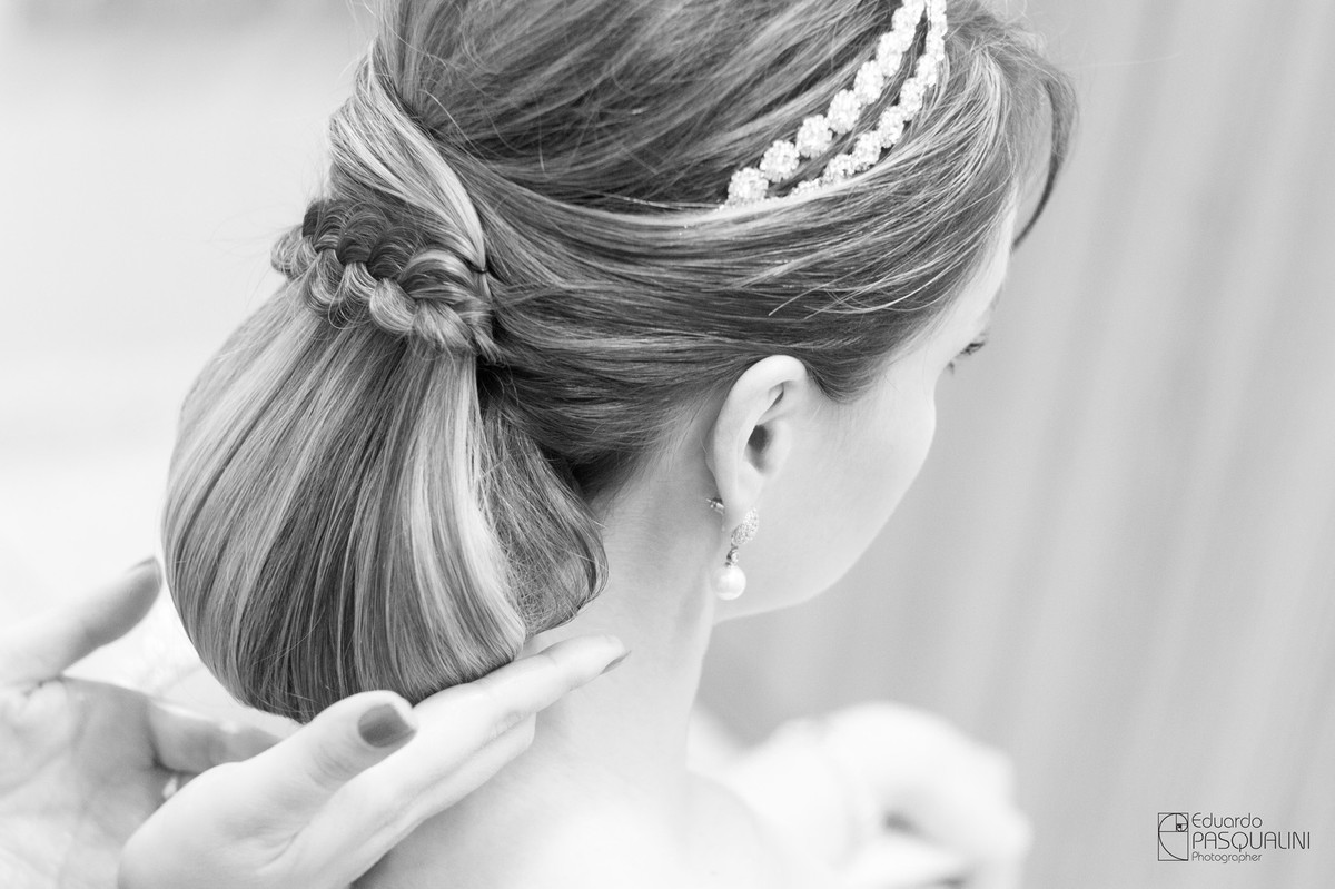 Cabelo da noiva. Fotografia de Eduardo Pasqualini, fotógrafo de casamentos e ensaios em Rio do Sul, Santa Catarina.