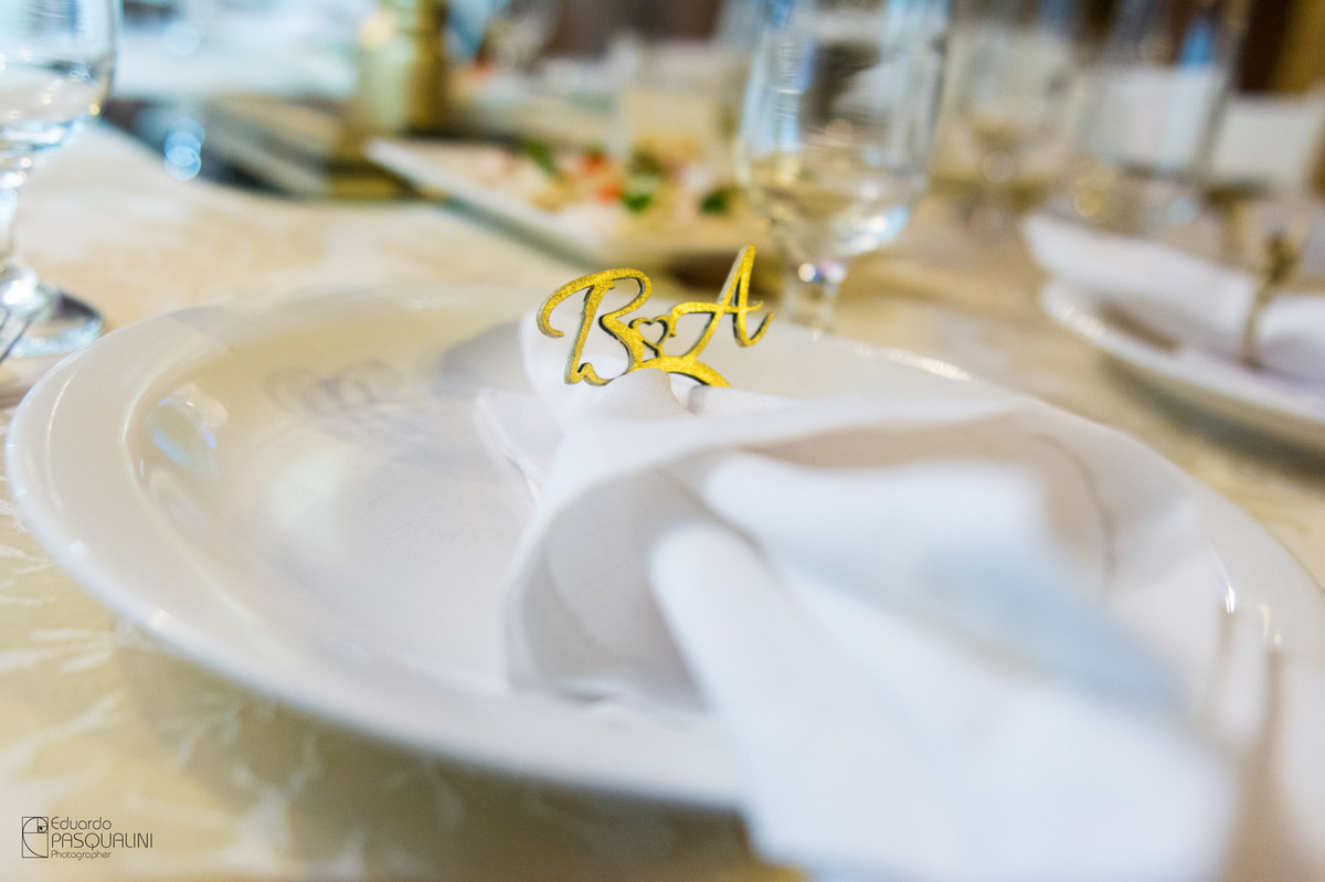 Detalhes da decoração do casamento de Bruna e Anderson. Fotografia de Eduardo Pasqualini, fotógrafo de casamentos e ensaios em Rio do Sul, Santa Catarina.