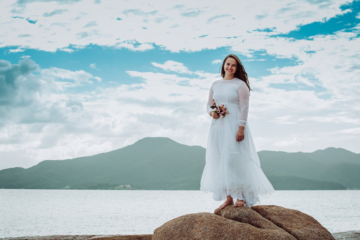 A noiva... Ensaio pré-wedding, pré-casamento Vanderléia e Ivan, Cidade Santo Antonio de Lisboa, Florianopolis, Santa Catarina. Fotografia de Eduardo Pasqualini, fotógrafo de casamentos e ensaios em Rio do Sul, SC.