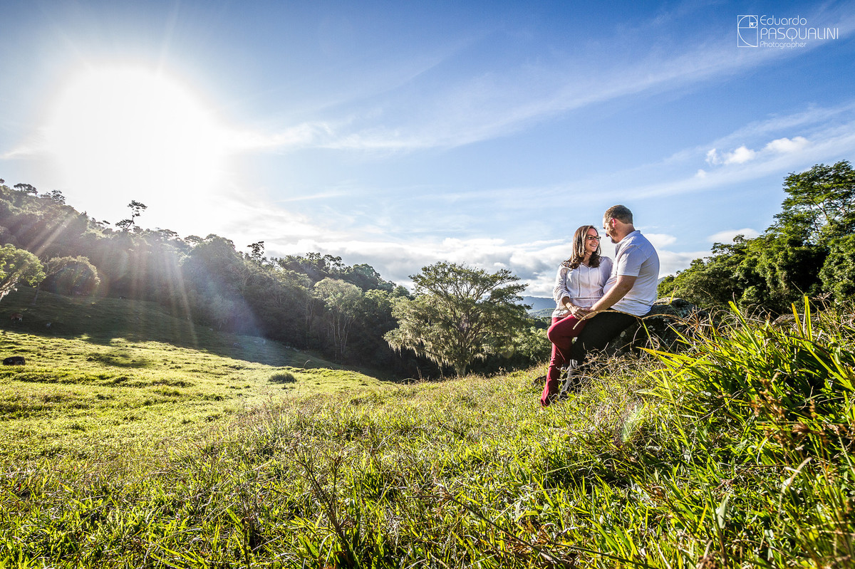 Foto em HDR de casal em pré-wedding. Fotografia de Eduardo Pasqualini, fotógrafo de casamentos e ensaios em Rio do Sul, Santa Catarina.