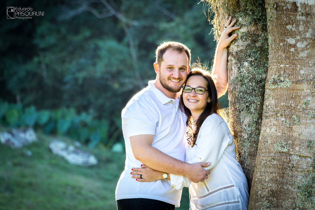 Vanessa e Maurício durante ensaio pré-wedding. Fotografia de Eduardo Pasqualini, fotógrafo de casamentos e ensaios em Rio do Sul, Santa Catarina.