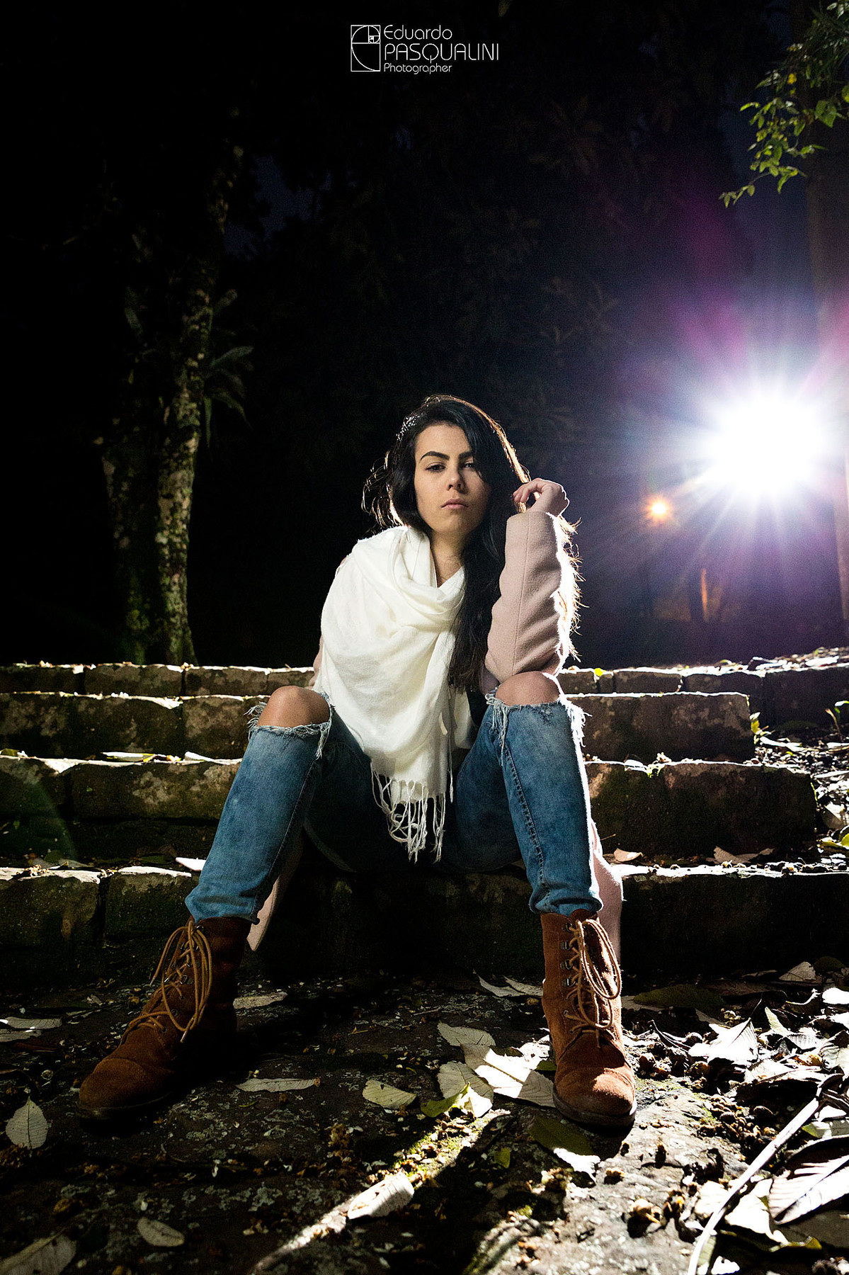 Imponente foto de modelo em ensaio fotográfico. Fotografia de Eduardo Pasqualini, fotógrafo de casamentos e ensaios em Rio do Sul, Santa Catarina.