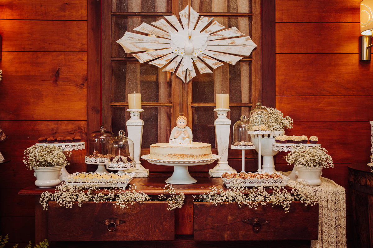 Mesa de doces. Batizado Igreja Luterana, Casamento. Fotografia de Eduardo Pasqualini, fotógrafo de casamentos e ensaios em Rio do Sul, Santa Catarina.