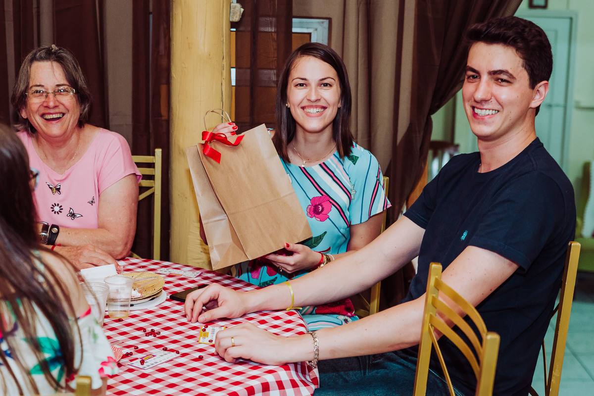 Ganhei no bingo. Aniversário um aninho Vicente. Decoração Country, Fazenda, Sítio, Rustico. Fotografia de Eduardo Pasqualini, fotógrafo de casamentos e ensaios em Rio do Sul, Santa Catarina.
