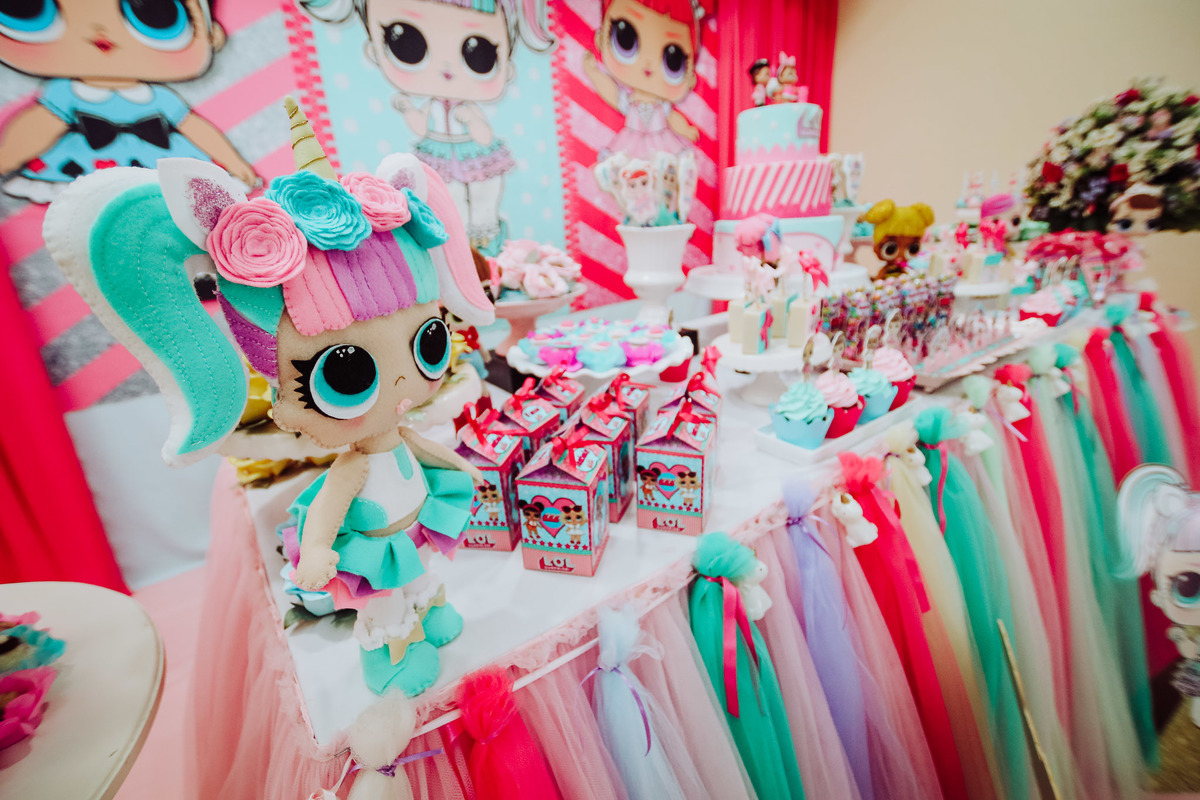 Boneca OLO. Aniversário 6 anos Isabela no espaço 10 festas. Decoração Boneca LOL. Fotografia de Eduardo Pasqualini, fotógrafo de casamentos e ensaios em Rio do Sul, Santa Catarina.