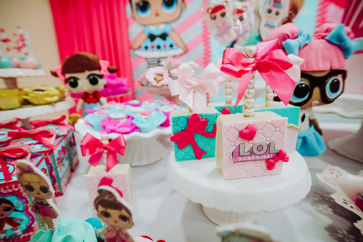 Mini sorvete LOL. Aniversário 6 anos Isabela no espaço 10 festas. Decoração Boneca LOL. Fotografia de Eduardo Pasqualini, fotógrafo de casamentos e ensaios em Rio do Sul, Santa Catarina.