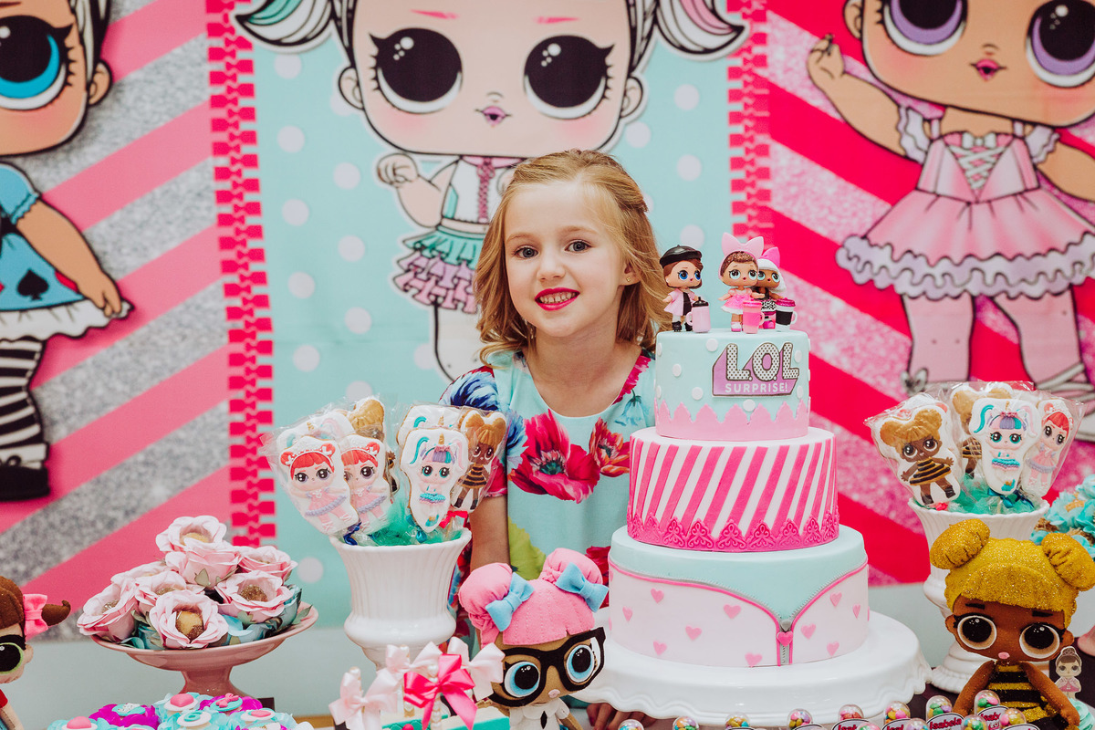 Isabela. Aniversário 6 anos Isabela no espaço 10 festas. Decoração Boneca LOL. Fotografia de Eduardo Pasqualini, fotógrafo de casamentos e ensaios em Rio do Sul, Santa Catarina.
