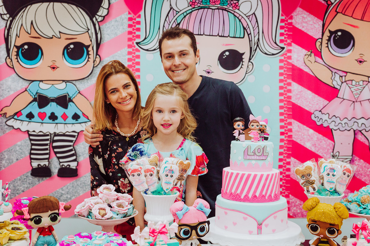 Padrinhos. Aniversário 6 anos Isabela no espaço 10 festas. Decoração Boneca LOL. Fotografia de Eduardo Pasqualini, fotógrafo de casamentos e ensaios em Rio do Sul, Santa Catarina.