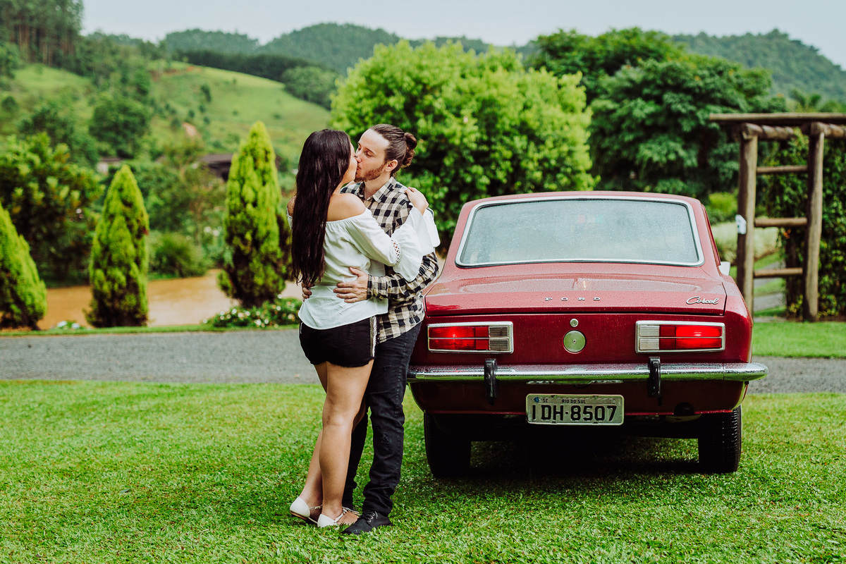 Fazendo história. Pre-Casamento Carla Mariane e Tiago. Sítio Pontal das Águas, Albertina. Fotografia de Eduardo Pasqualini, fotógrafo de casamentos e ensaios em Rio do Sul, Santa Catarina.