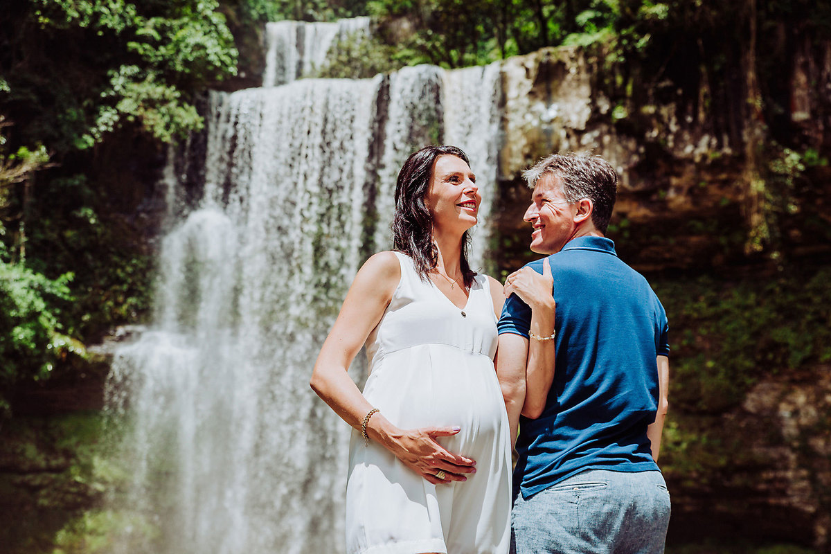 A paisagem. Ensaio Gestante Ângela e Anderson, Gestação Davi. Cachoeira Trombudo Central. Fotografia de Eduardo Pasqualini, fotógrafo de casamentos e ensaios em Rio do Sul, Santa Catarina.