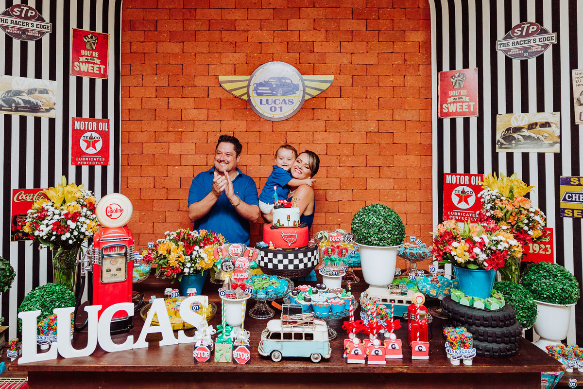 Feliz aniversário. Aniversário 1 aninho, Um ano, Lucas Bendo. Espaço Leone Eventos, Festa de aniversario. Fotografia de Eduardo Pasqualini, fotógrafo de casamentos e ensaios em Rio do Sul, Santa Catarina.