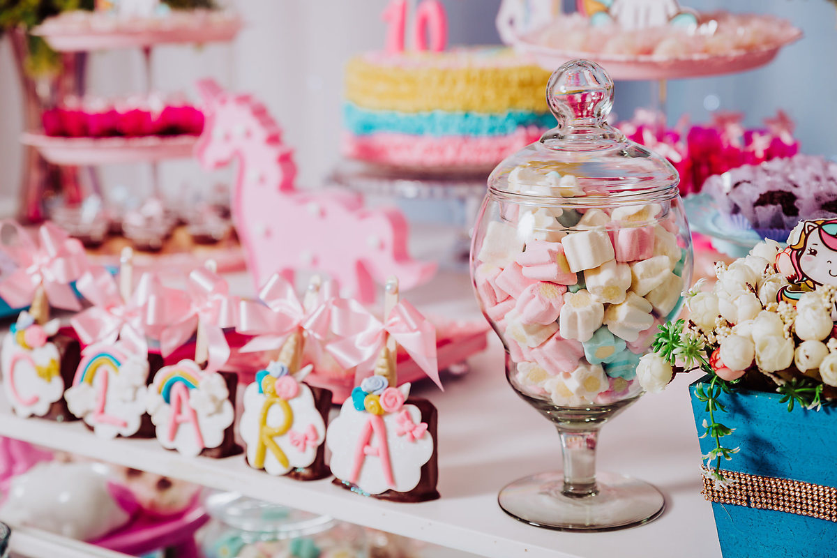 Marshmello. Aniversário 10 anos Anna Clara. Decoração de Unicórnios. Espaço 100% festa em Rio do Sul, Santa Catarina. Fotografia de Eduardo Pasqualini, fotógrafo de família e ensaios.