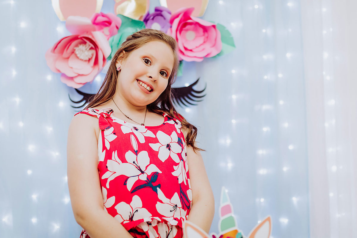 Luzinhas brilhantes... Aniversário 10 anos Anna Clara. Decoração de Unicórnios. Espaço 100% festa em Rio do Sul, Santa Catarina. Fotografia de Eduardo Pasqualini, fotógrafo de família e ensaios.
