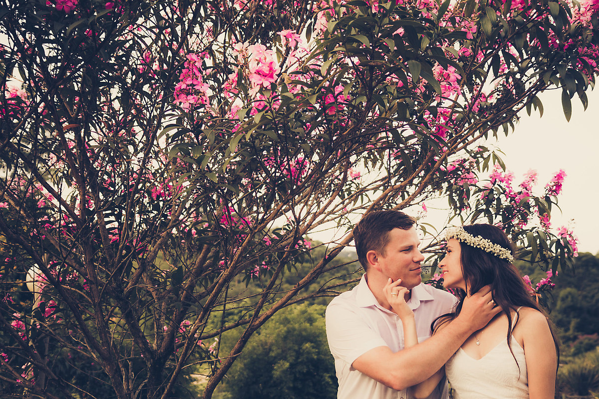 Sentindo você... Ensaio Pré-Casamento Bete e Guilherme. Sítio Pontal das Águas, Albertina. Fotografia de Eduardo Pasqualini, fotógrafo de casamentos e pre-wedding em Rio do Sul, Santa Catarina.