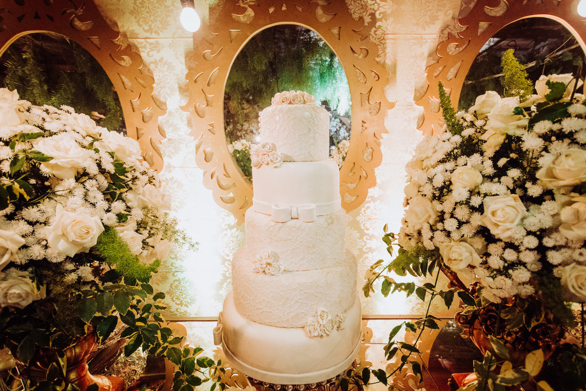 Bolo do casamento. Elisabete e Guilherme. Catedral São João Batista, Sítio Pontal das Águas, Albertina. Fotografia de Eduardo Pasqualini, fotógrafo de casamento, família e ensaios em Rio do Sul, Santa Catarina.
