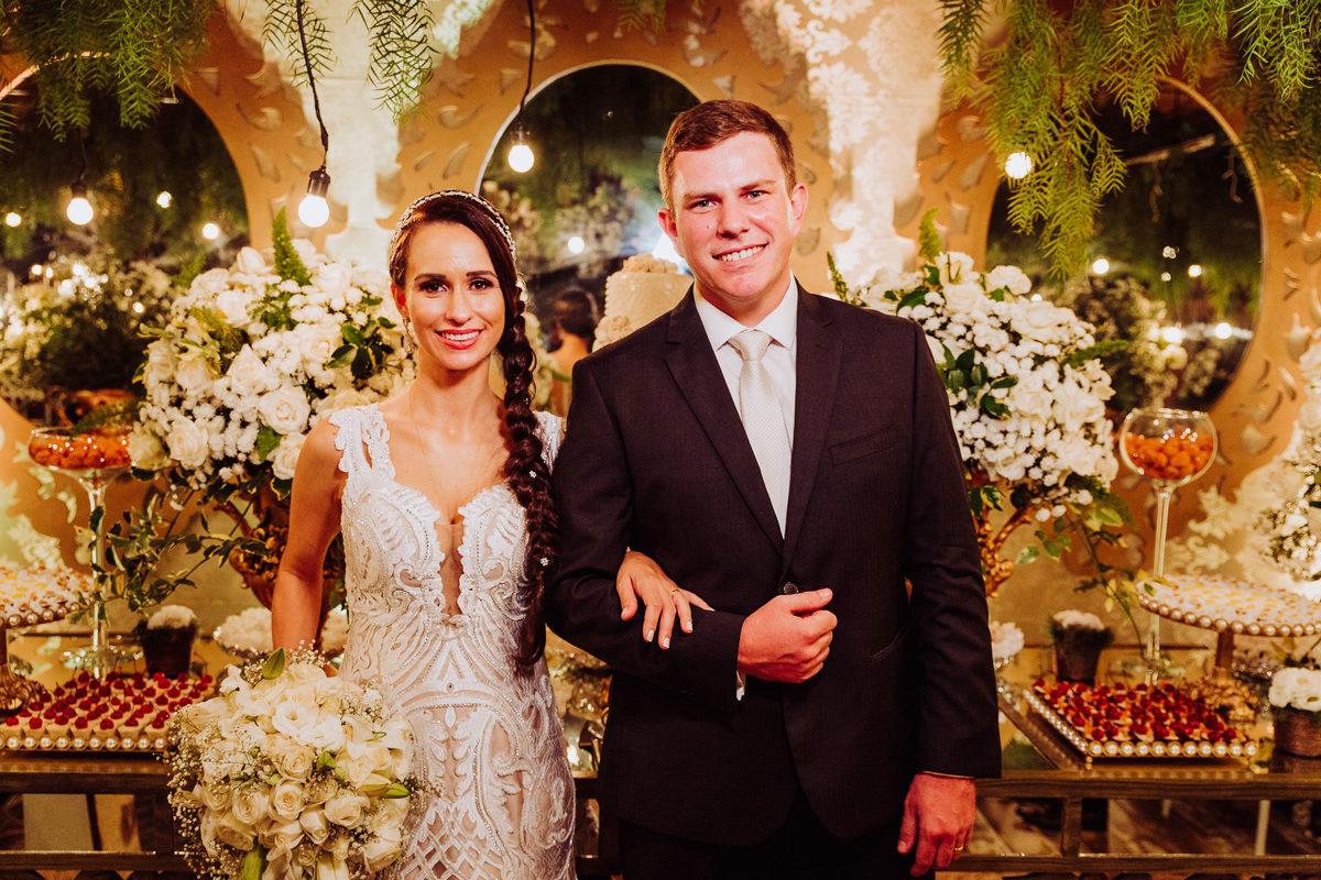 Retrato dos noivos. Elisabete e Guilherme. Catedral São João Batista, Sítio Pontal das Águas, Albertina. Fotografia de Eduardo Pasqualini, fotógrafo de casamento, família e ensaios em Rio do Sul, Santa Catarina.