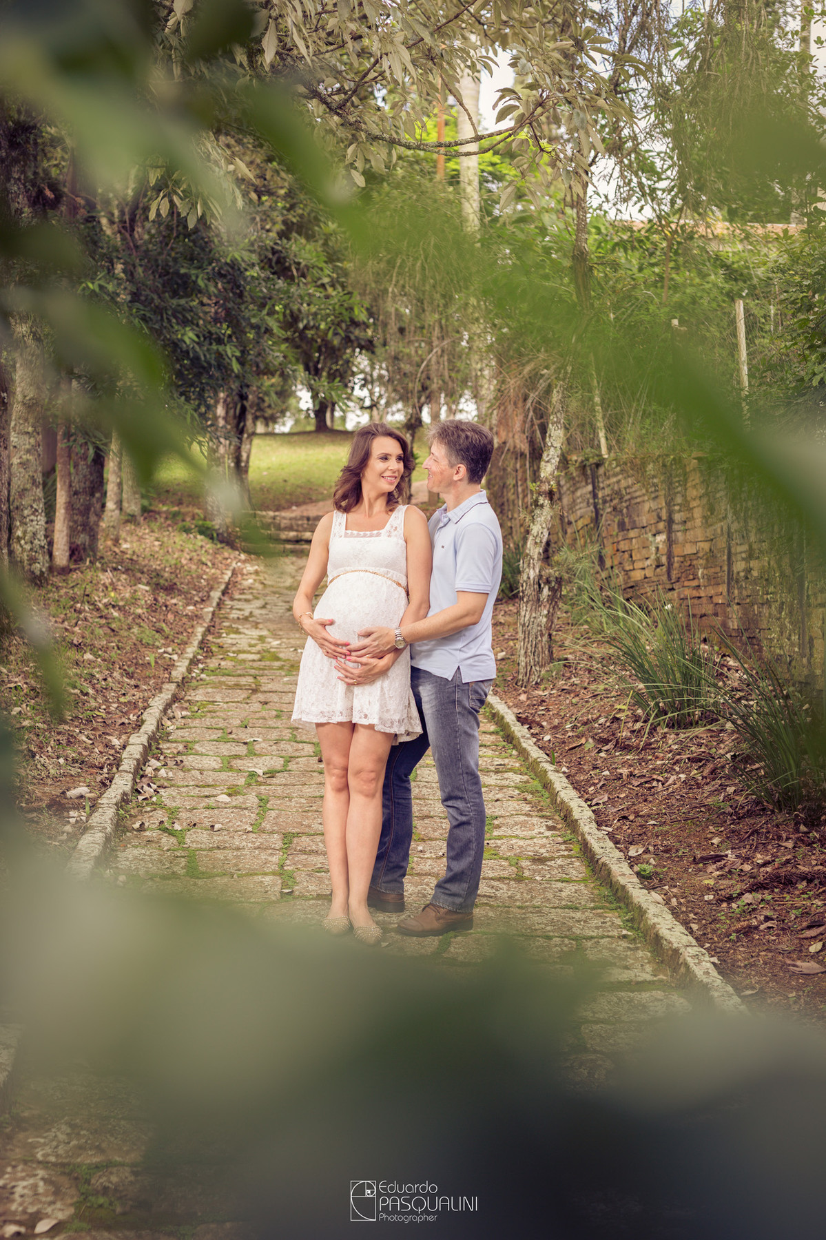 Ângela e Anderson em ensaio de gestante. Fotografia de Eduardo Pasqualini, fotógrafo de casamentos e ensaios em Rio do Sul, Santa Catarina.