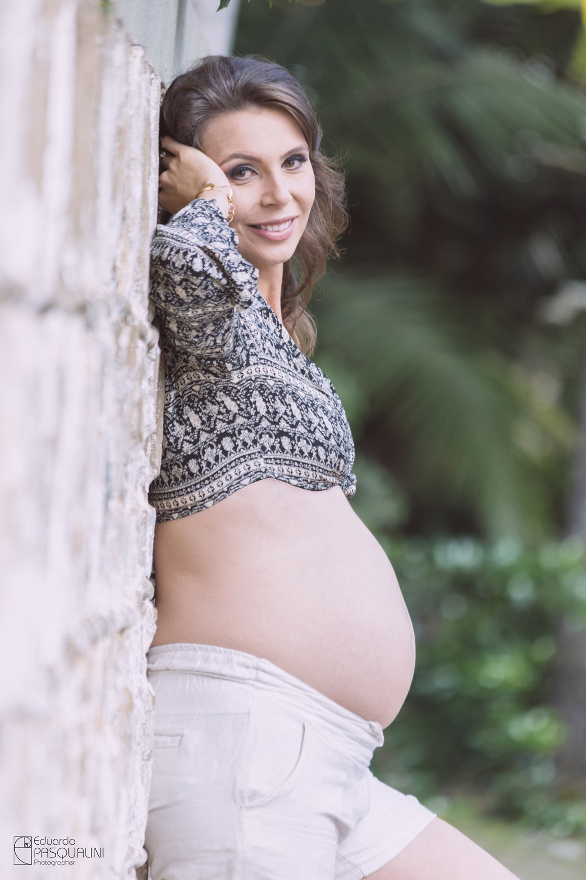 Linda gestante Ângela, grávida de Alícia. Fotografia de Eduardo Pasqualini, fotógrafo de casamentos e ensaios em Rio do Sul, Santa Catarina.